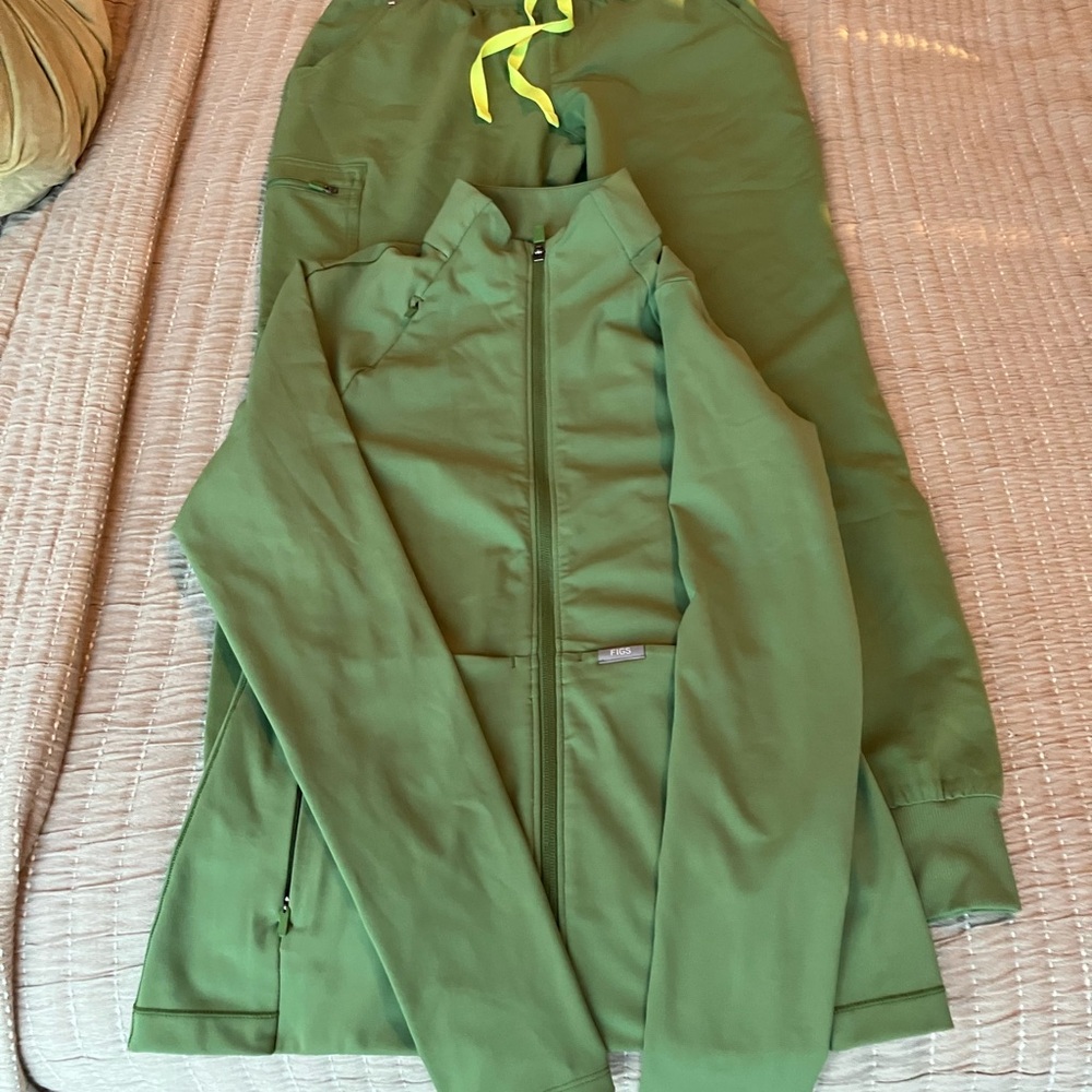 Figs Zamora Jogger and Scrub Jacket Small Limited Edition Green